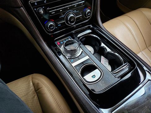 Used 2015 Jaguar XJ RWD image 19