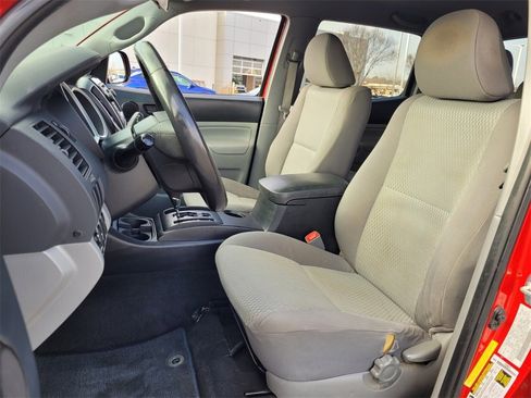 Used 2013 Toyota Tacoma Base image 5