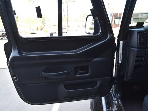 Used 2006 Jeep Wrangler X AWD/4WD image 14