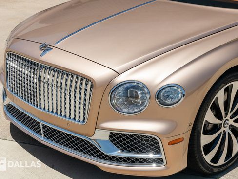 Used 2022 Bentley Flying Spur W12 image 7
