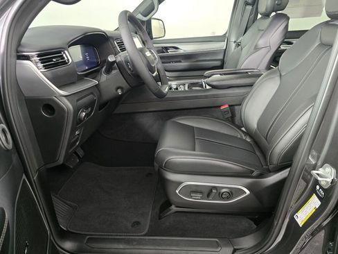 New 2026 Jeep Grand Wagoneer Base image 18