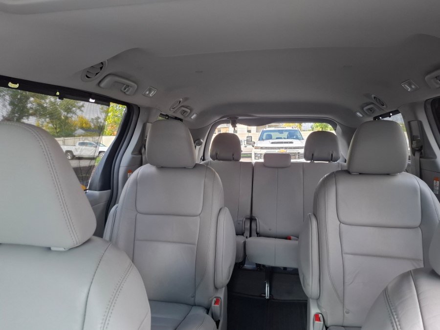 Used 2016 Toyota Sienna XLE w/ XLE Navigation Package AWD/4WD image 16