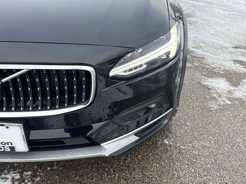 Certified 2024 Volvo V90 B6 Cross Country Plus image 9