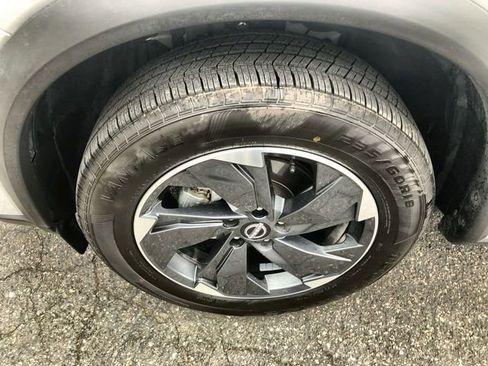 Used 2025 Nissan Rogue SV image 10