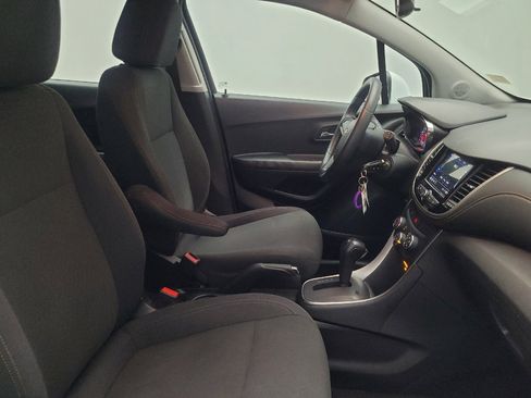 Used 2019 Chevrolet Trax LS AWD/4WD image 21