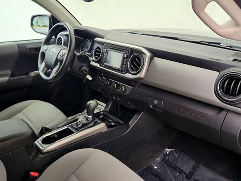Used 2019 Toyota Tacoma SR5 AWD/4WD image 23