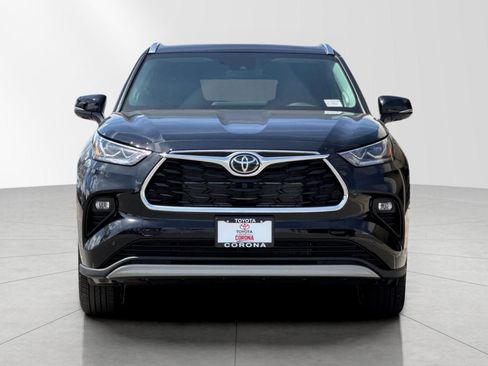 New 2026 Toyota Highlander Platinum AWD/4WD image 8