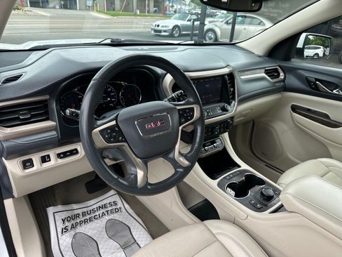Used 2023 GMC Acadia Denali AWD/4WD image 9