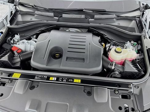 New 2026 Land Rover Range Rover SE image 32