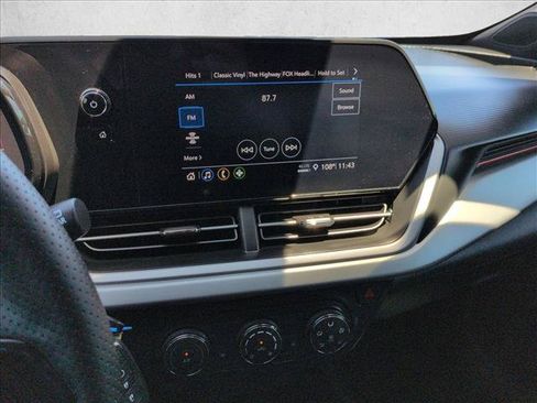 Used 2025 Chevrolet Trax RS w/ Sunroof Package FWD image 20