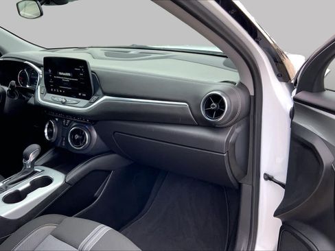 Used 2025 Chevrolet Blazer LT FWD image 17