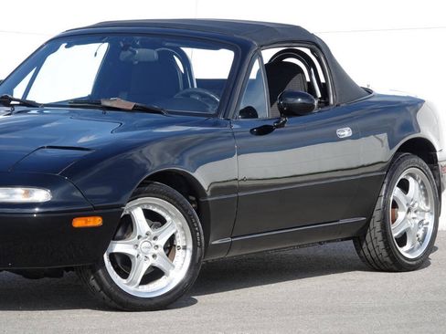Used 1996 MAZDA MX-5 Miata RWD image 9