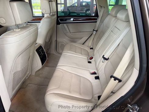 Used 2012 Volkswagen Touareg VR6 AWD/4WD image 8