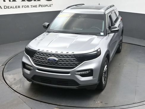 Used 2022 Ford Explorer XLT w/ Equipment Group 202A AWD/4WD image 49