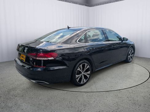 Used 2022 Volkswagen Passat 2.0T SE FWD image 3