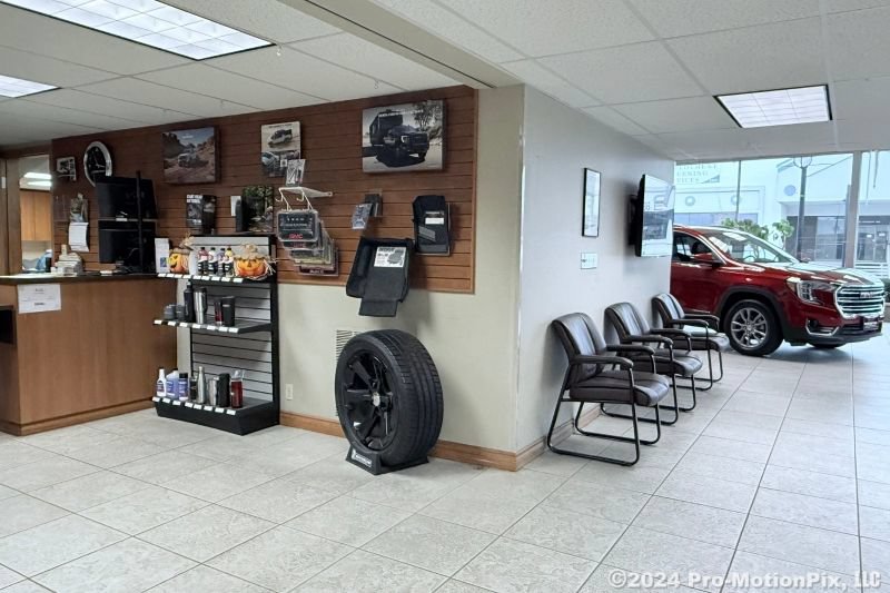 Used 2025 GMC Sierra 2500 AT4X AWD/4WD image 6