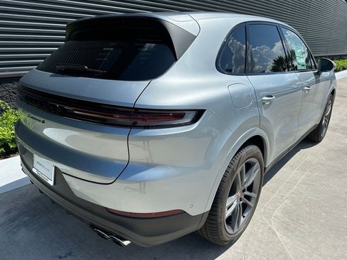 Used 2025 Porsche Cayenne S AWD/4WD image 9