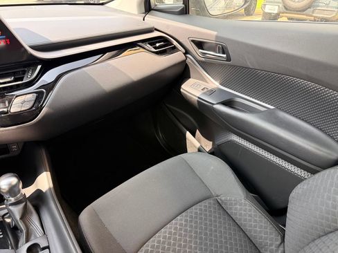 Used 2020 Toyota C-HR LE FWD image 19