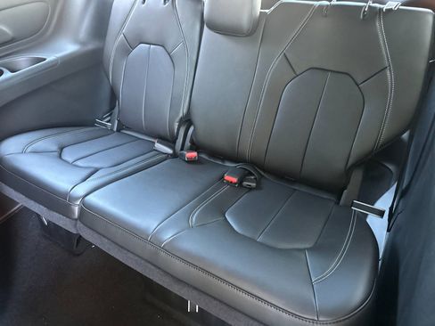 New 2026 Chrysler Pacifica Select AWD/4WD image 15