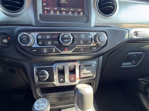 Used 2021 Jeep Wrangler Sport AWD/4WD image 25