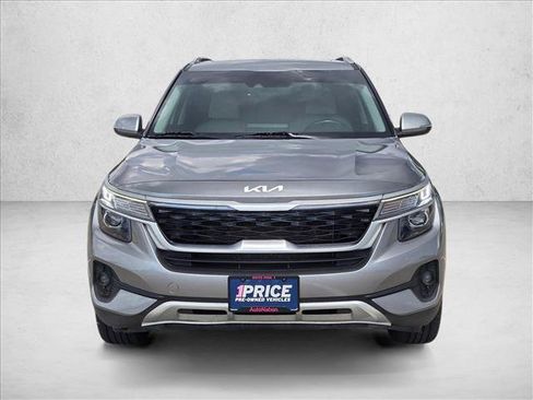 Used 2022 Kia Seltos EX AWD/4WD image 2