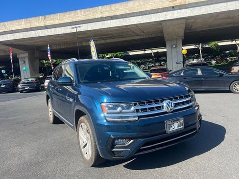 Used 2018 Volkswagen Atlas SE w/ R-Line Package image 2