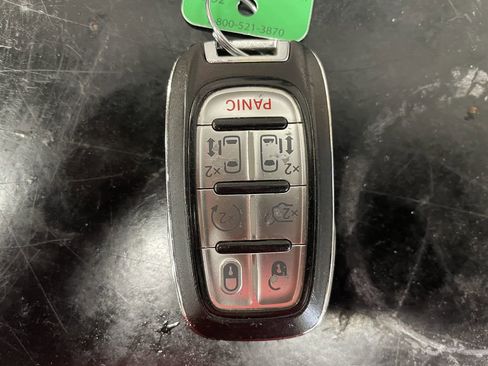 Used 2018 Chrysler Pacifica Limited FWD image 19