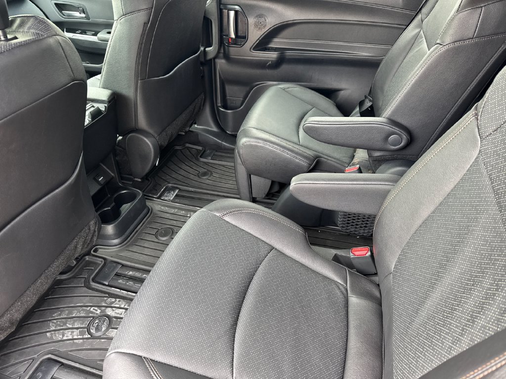 Used 2026 Toyota Sienna Limited AWD/4WD image 12