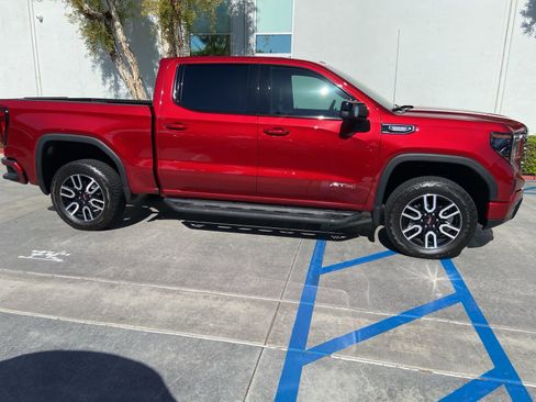 Used 2025 GMC Sierra 1500 AT4 w/ Technology Package AWD/4WD image 4