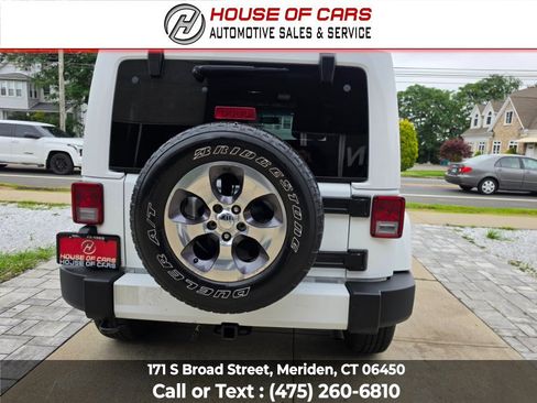 Used 2016 Jeep Wrangler Unlimited Sahara w/ Dual Top Group AWD/4WD image 5