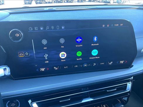 Used 2025 Chevrolet Traverse LT image 27