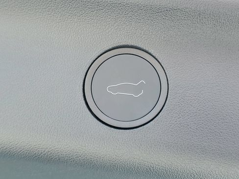 Used 2023 Tesla Model Y 2WD image 8