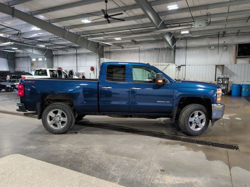 Used 2019 Chevrolet Silverado 2500 W/T w/ Snow Plow Prep Package AWD/4WD image 2