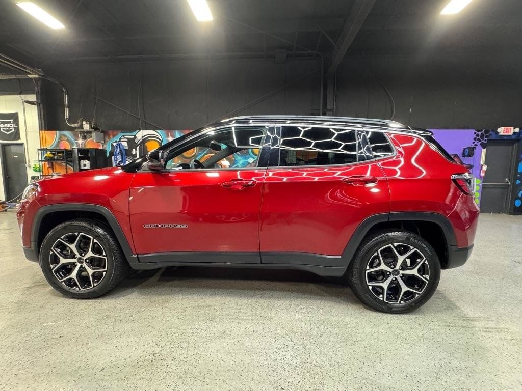 Used 2025 Jeep Compass Limited AWD/4WD image 2