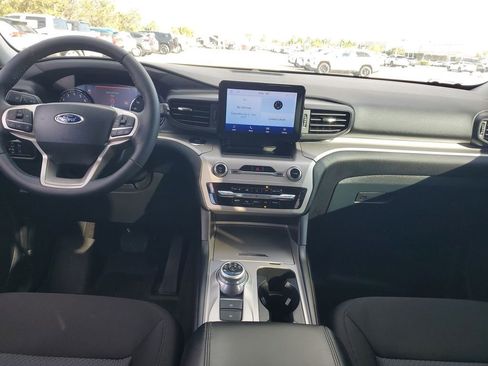Used 2024 Ford Explorer XLT image 10