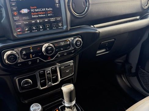 Used 2022 Jeep Gladiator Overland image 25