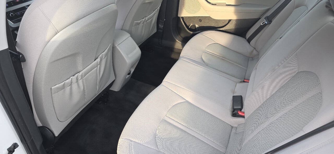 Used 2017 Hyundai Sonata SE FWD image 7
