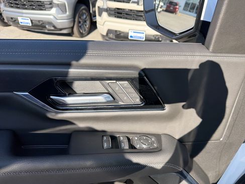 New 2026 GMC Yukon Denali w/ Denali Reserve Package AWD/4WD image 17