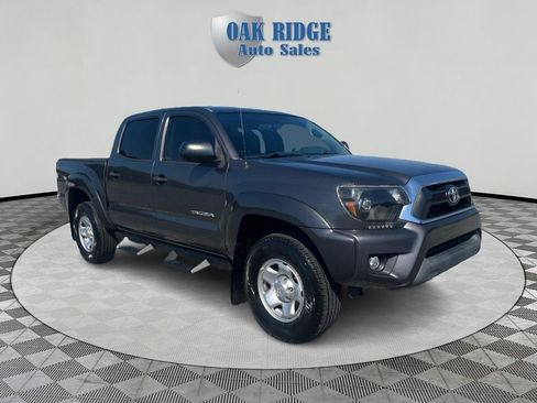 Used 2015 Toyota Tacoma 4x4 Double Cab w/ SR5 Package image 3