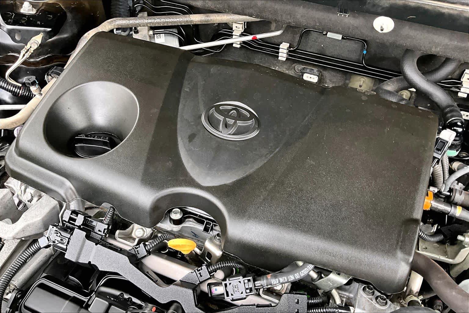 Used 2022 Toyota RAV4 LE FWD image 32