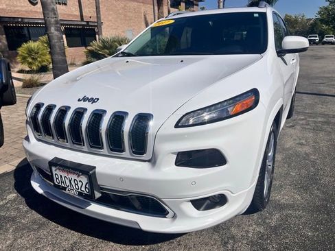 Used 2017 Jeep Cherokee Overland w/ Technology Group FWD image 5