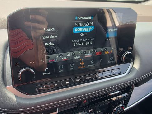 Used 2022 Nissan Rogue SL w/ SL Premium Package image 10