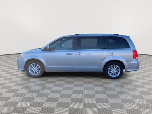 Used 2019 Dodge Grand Caravan SXT image 4