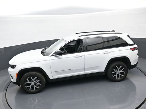 Used 2024 Jeep Grand Cherokee Limited image 20