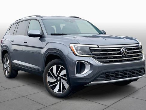 Used 2025 Volkswagen Atlas SE image 3
