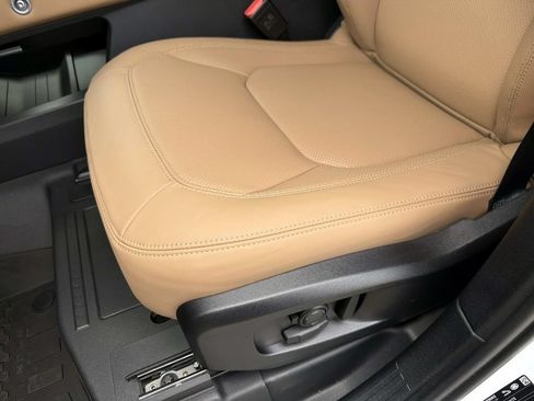 New 2026 Land Rover Defender 110 X-Dynamic SE AWD/4WD image 17