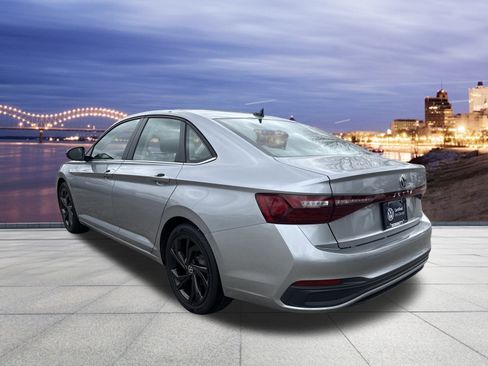 Certified 2025 Volkswagen Jetta SE w/ Sunroof Package image 3