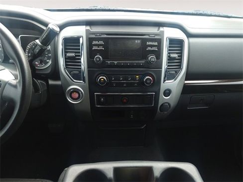 Used 2017 Nissan Titan SV image 11