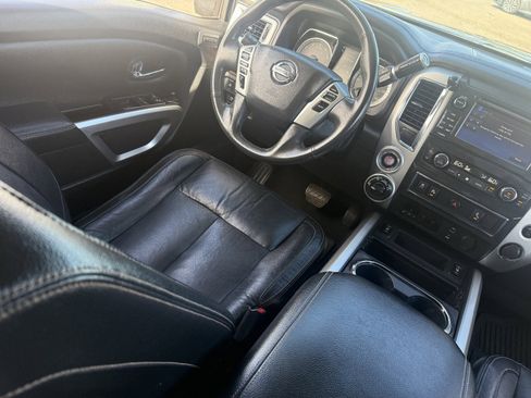 Used 2018 Nissan Titan SL w/ Chrome Package image 15