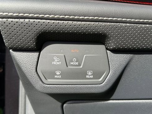 Used 2025 Volkswagen Atlas SEL image 19